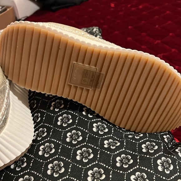 Dolce Vita Gold and White Platform Sneakers NEW Sz 8 - Picture 10 of 10
